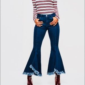FLARED JEAN CROPPED JEANS